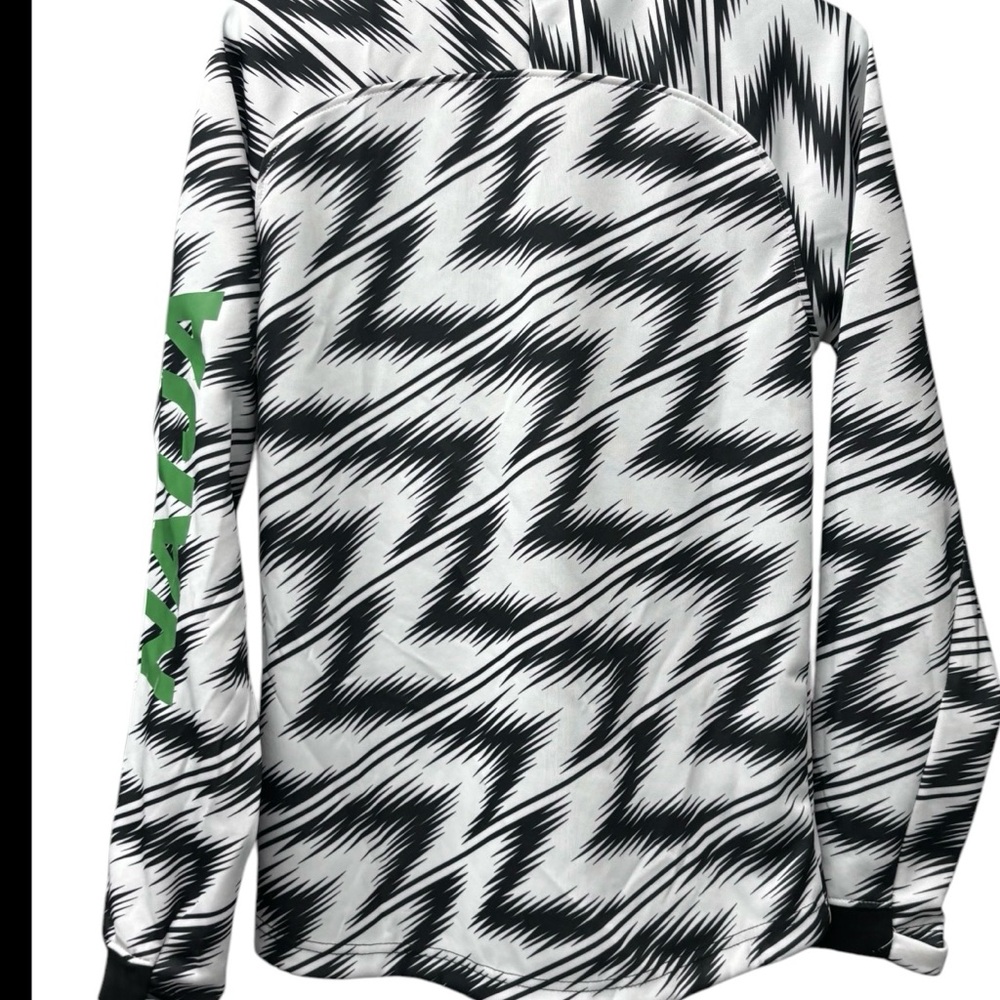 Excellent Condition. No Tag Inside. Size Small - image 2